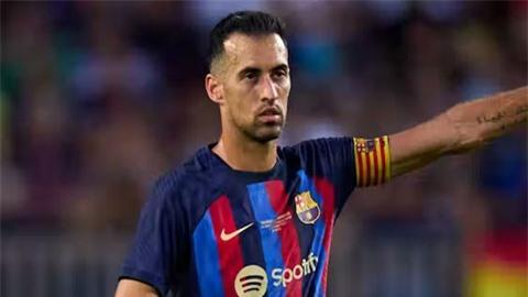 Busquets đồng ý giãn nợ lương để giúp Barca