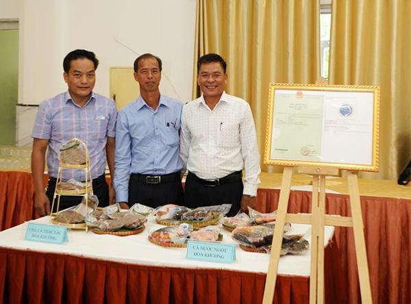 Cá nước ngọt Hòa Khương là mọt trong 5 sản phẩm vừa được Sở KH&CN Đà Nẵng trao Giấy chứng nhận đăng ký nhãn hiệu tập thể