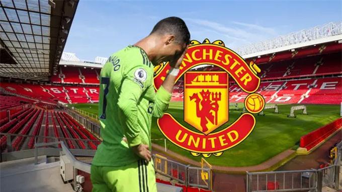 Ronaldo vùng vẫy muốn rời MU trong cả mùa Hè nhưng không thành công