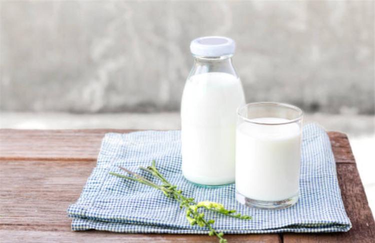 Không uống sữa hâm nóng