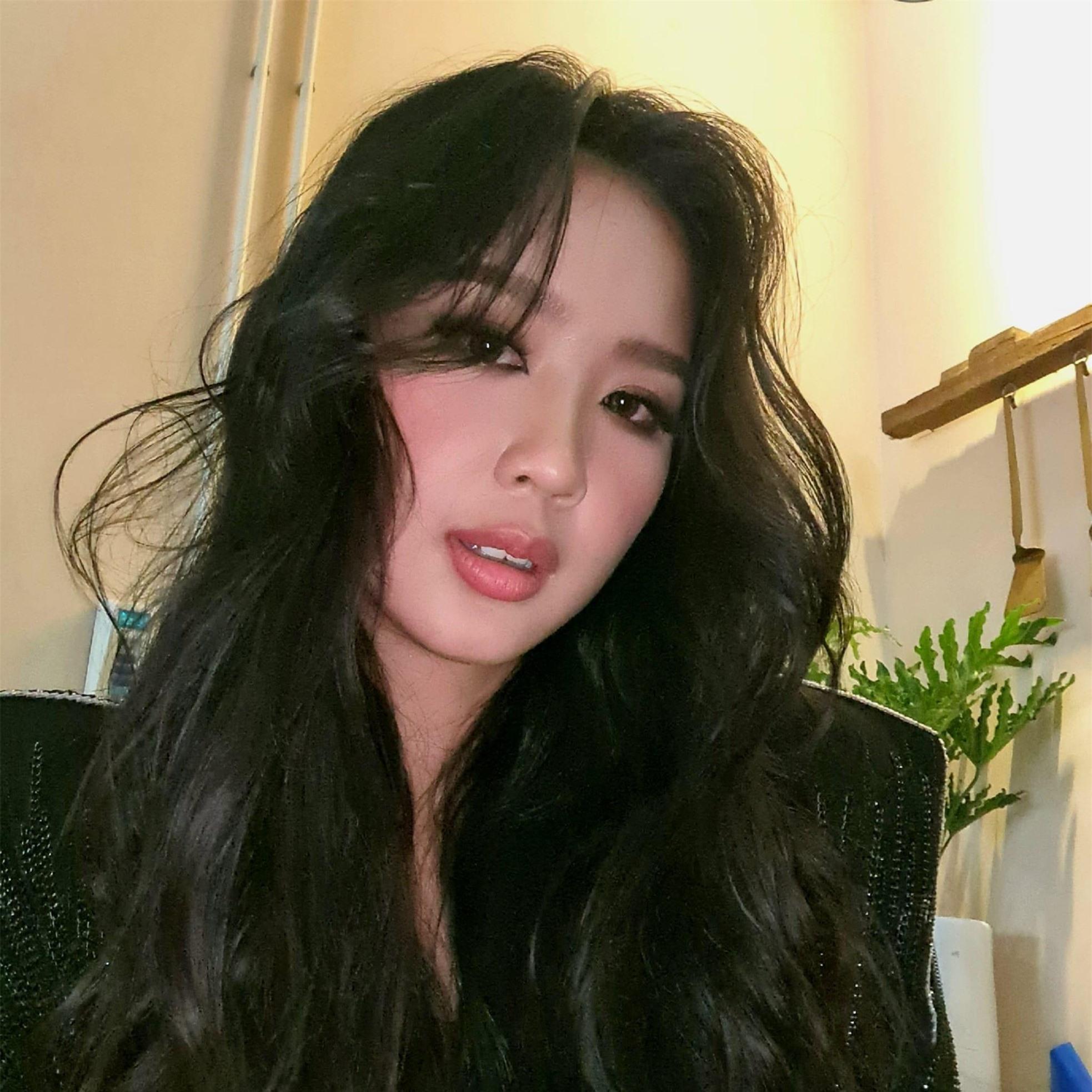 Đào Thị Hà diện váy cut-out táo bạo, Hoa hậu Diễm Hương khoe dáng nóng bỏng với nội y ảnh 9