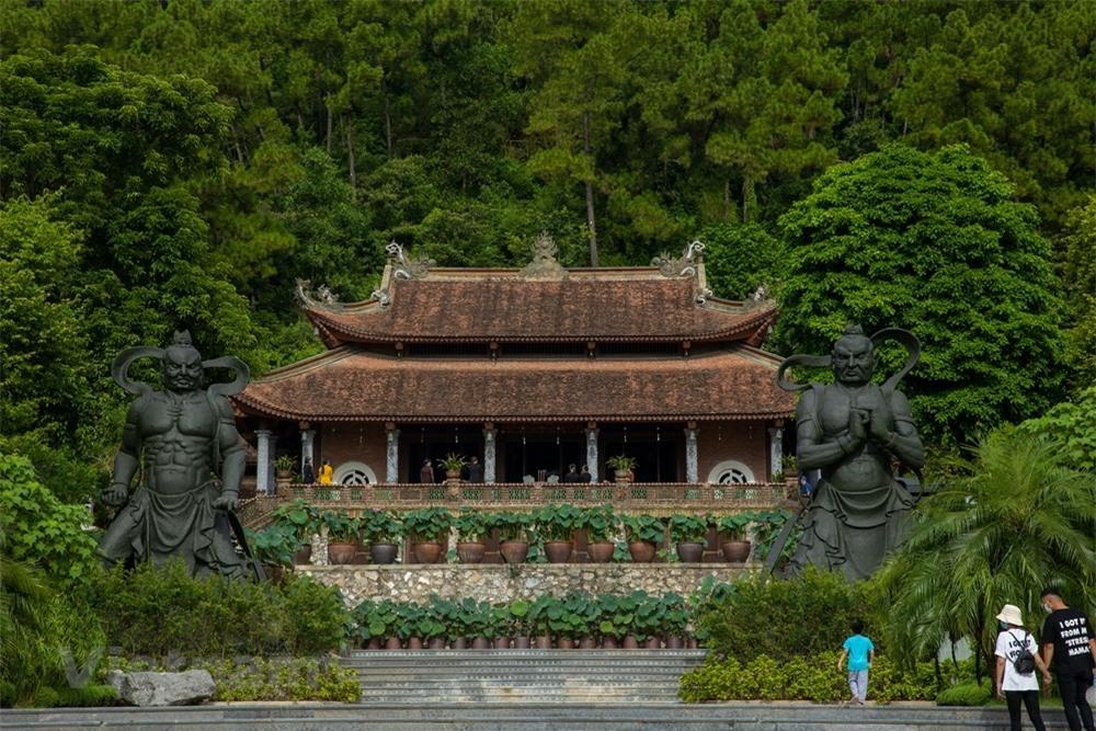 kham pha dia tang phi lai tu ngoi chua dep quen loi ve o ha nam
