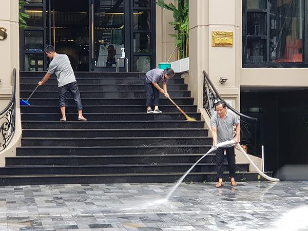 Các khách sạn khẩn trương dọn dẹp vệ sinh để sẵn sàng đón khách Các khách sạn khẩn trương dọn dẹp vệ sinh để sẵn sàng đón khách