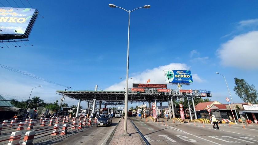 Giao thông thông thoáng sáng đầu tiên BOT Cai Lậy thu phí trở lại ảnh 1