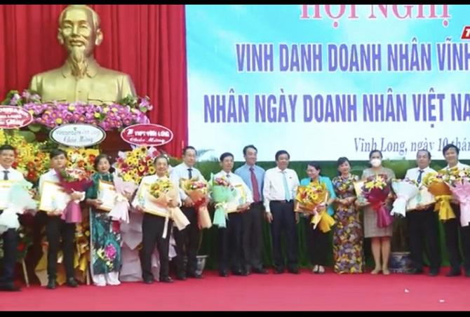 UBND tỉnh gặp gỡ, vinh danh DN tiêu biểu năm 2022