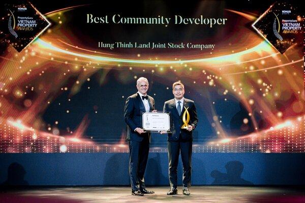 Ông Thiệu Lê Bình – Phó Tổng Giám đốc Hưng Thịnh Land nhận giải thưởng Best Community Developer