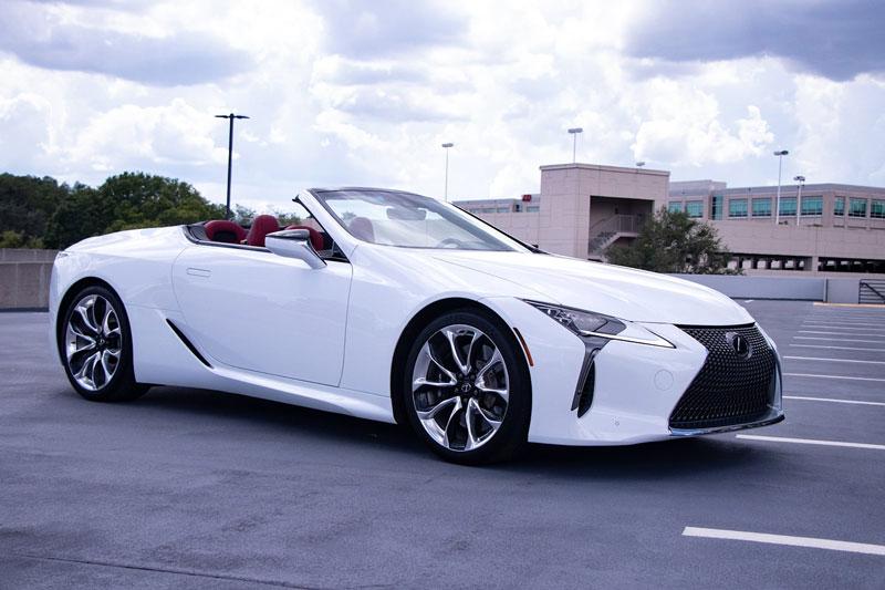 7. Lexus LC Convertible (giá khởi điểm: 101.200 USD).