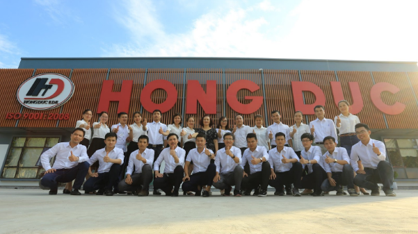 Tập thể cán bộ công nhân viên Công ty Cổ phần Thiết bị Giáo dục Hồng Đức. Tập thể cán bộ công nhân viên Công ty Cổ phần Thiết bị Giáo dục Hồng Đức.