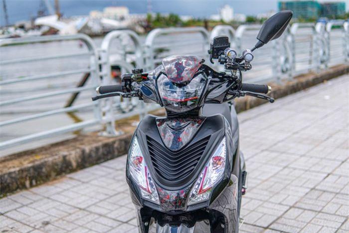 Chủ chiếc Honda Vision này tiết lộ tổng số tiền anh phải bỏ ra cho chiếc xe này là khoảng 100 triệu đồng, trong đó hơn 70 triệu đồng là chi phí nâng cấp.