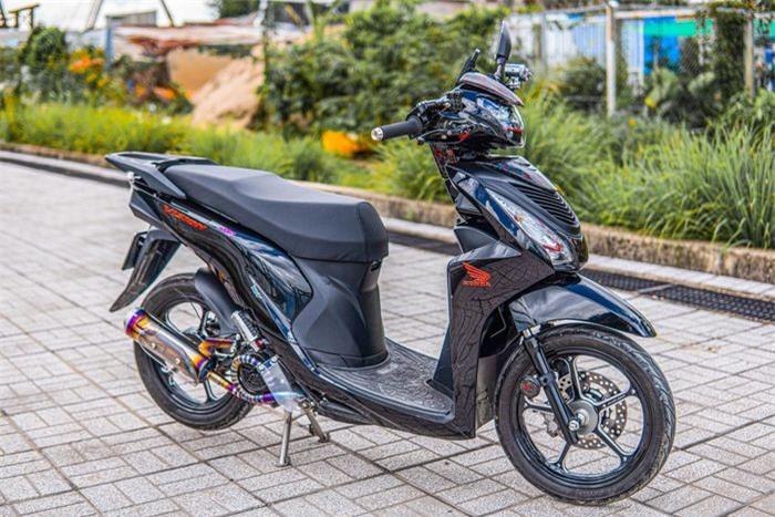 Honda Vision là mẫu xe tay ga khá phổ biến tại Việt Nam. Một chủ xe Vision tại Cần Thơ đã có những nâng cấp trên chiếc