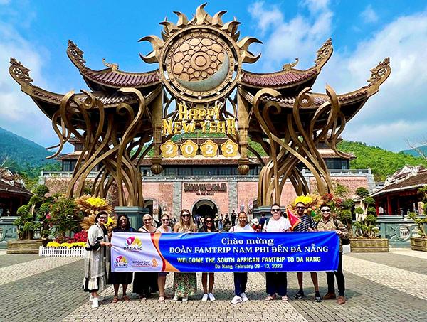 Đoàn gamtrip Nam Phi tham quan khu du lịch Sunworld Bà Nà Hills (Đà Nẵng) Đoàn gamtrip Nam Phi tham quan khu du lịch Sunworld Bà Nà Hills (Đà Nẵng)