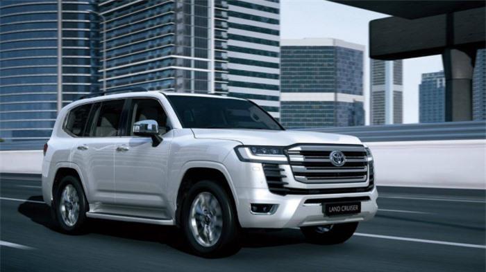 toyota land cruiser lc300 đạt doanh số kỷ lục từ khi bán tại việt nam