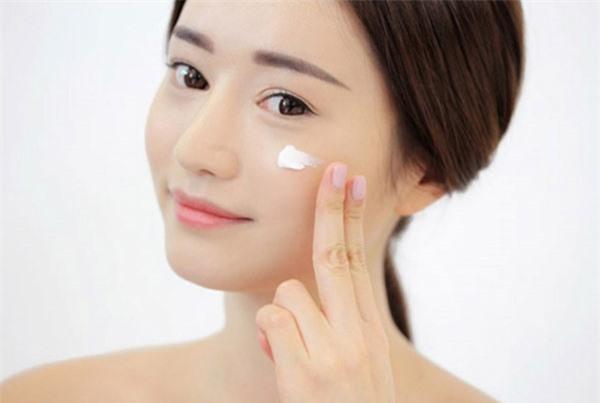 Hạn chế tình trạng da chảy xệ sau tuổi 40