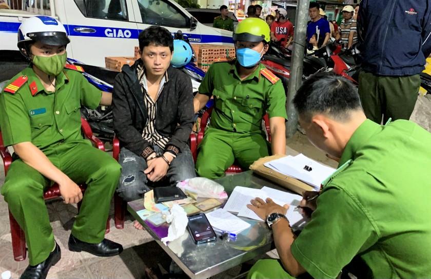 Bắt quả tang đối tượng mua ma túy đá từ TP. Hồ Chí Minh về Bạc Liêu bán ảnh 1