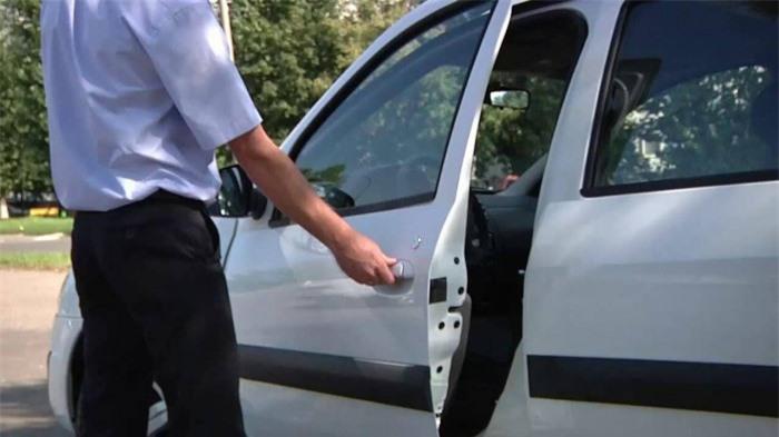 mẹo hạ nhiệt cấp tốc cho ô tô khi đỗ dưới trời nắng nóng