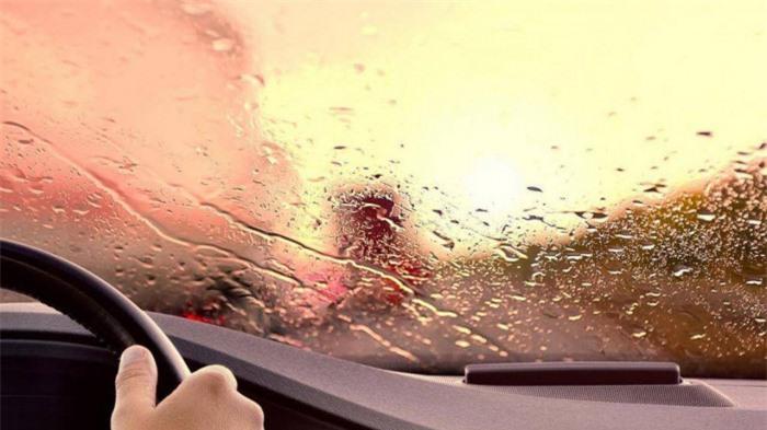 mẹo hạ nhiệt cấp tốc cho ô tô khi đỗ dưới trời nắng nóng