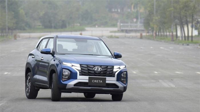 tài xế chia sẻ mẹo tiết kiệm nhiên liệu khi điều khiển xe