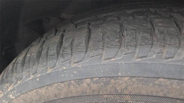 những dấu hiệu nhận biết lốp ô tô đang gặp vấn đề, phải thay gấp