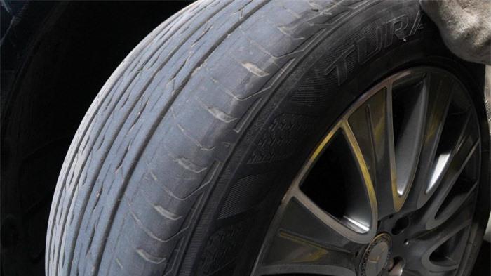 những dấu hiệu nhận biết lốp ô tô đang gặp vấn đề, phải thay gấp