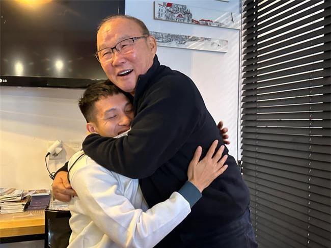 Hùng Dũng gây bất ngờ lớn cho HLV Park Hang Seo và Văn Toàn 1