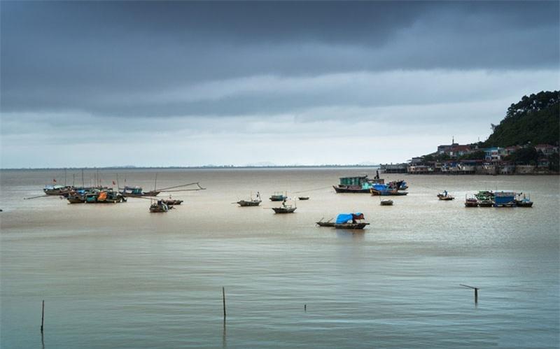 Trái ngược với sự ồn ào, náo nhiệt của khu hai, khu ba lại vô cùng tĩnh lặng, và cũng là nơi có sòng bạc casino phục vụ du khách trong và ngoài nước. Ảnh: Nguyễn Minh Sơn.