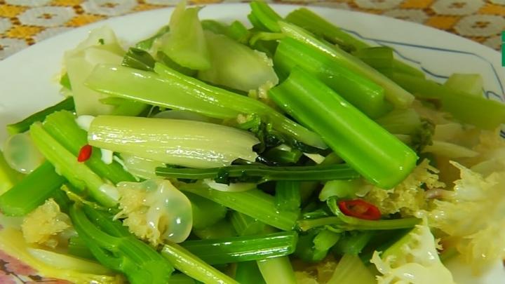 Rau cần tây rất tốt nhưng có 5 nhóm người cần cẩn trọng khi dùng - 1