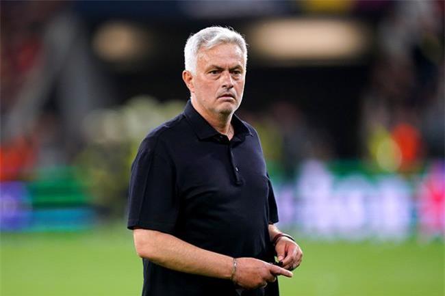 Jose Mourinho tới tận bãi đỗ xe để chửi trọng tài 1