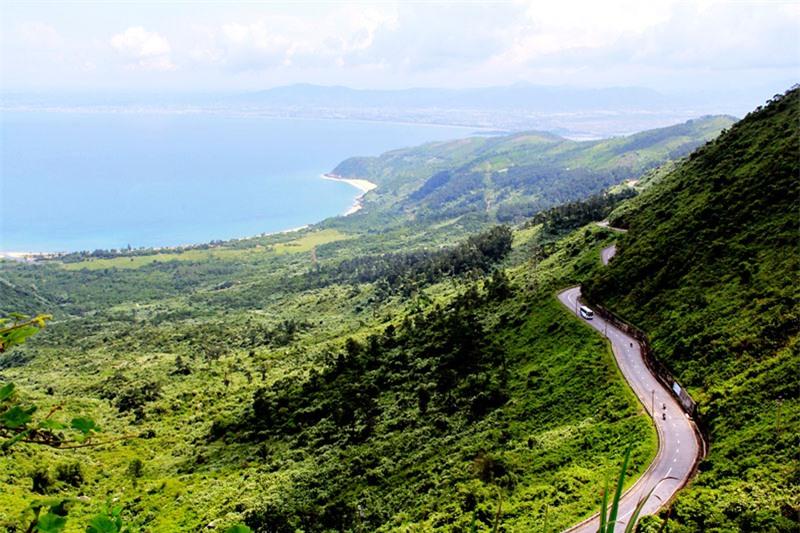 Đèo là địa danh ấn tượng thu hút du khách trong và ngoài nước. Ảnh: Phạm Quang Tuân. Đèo là địa danh ấn tượng thu hút du khách trong và ngoài nước. Ảnh: Phạm Quang Tuân.