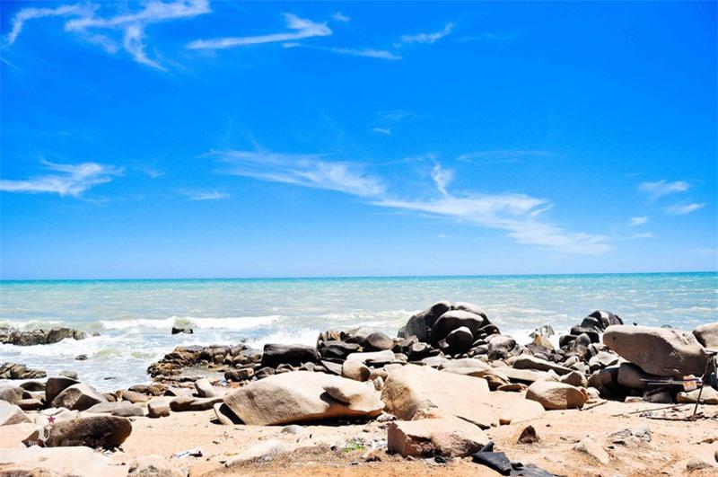 Biển ở Hồ Cốc rất sạch, nước biển trong xanh, có thể nhìn thấy cả đáy biển. Ảnh: Hoang Dat. Biển ở Hồ Cốc rất sạch, nước biển trong xanh, có thể nhìn thấy cả đáy biển. Ảnh: Hoang Dat.