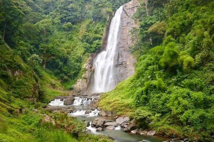 Thác Phi Liêng hay còn gọi là thác Bảy Tầng – điểm đến không thể bỏ qua khi đến Đam Rông. (Ảnh: red.wildhorse)