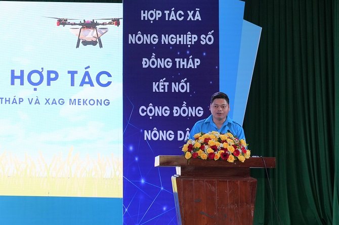 Anh Lê Hoàng Quyết - Phó Bí thư Tỉnh đoàn, Phó Chủ tịch Thường trực Hội LHTN VN tỉnh Đồng Tháp cho biết, thời gian qua, các cấp bộ đoàn - hội đã tích cực thực hiện chủ đề công tác năm 2023 - năm chuyển đổi số các hoạt động của đoàn - hội, qua đó đã và đang tổ chức nhiều hoạt động chuyển đổi số trong thanh niên, đặc biệt là chuyển đổi số nông nghiệp cho thanh niên nông thôn thông qua đó có thể tạo ra một hệ sinh thái canh tác thông minh với các đặc tính tự động hóa, chính xác và hiệu quả.