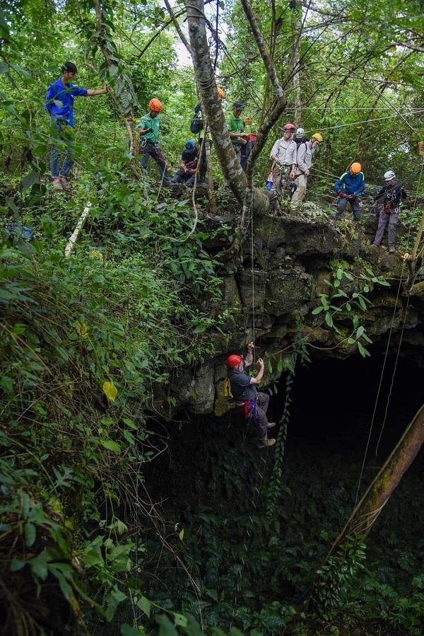 Các chuyên gia khám phá Công viên địa chất toàn cầu UNESCO Đắk Nông.