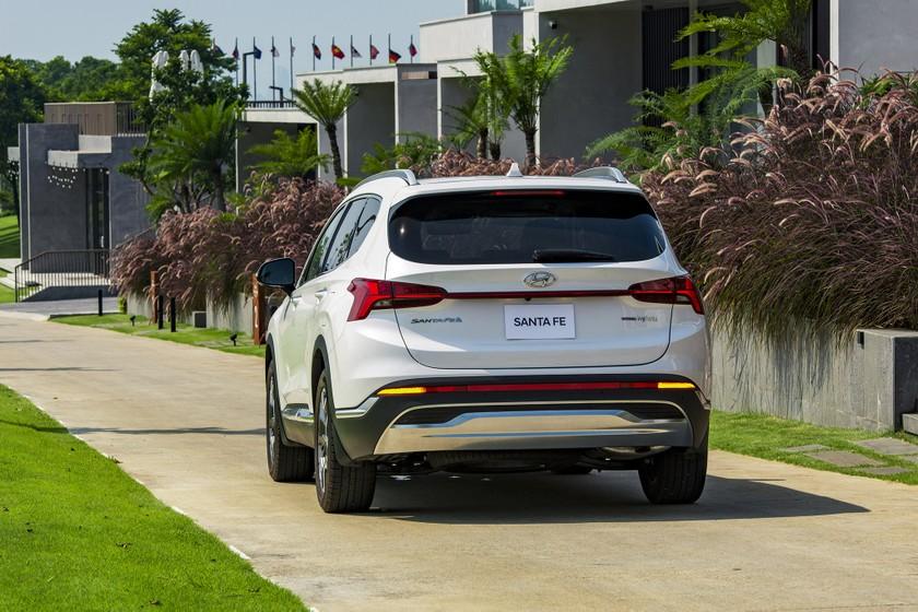 Hyundai Santa Fe Hybrid chính thức ra mắt tại Việt Nam với giá 1,45 tỷ đồng ảnh 2