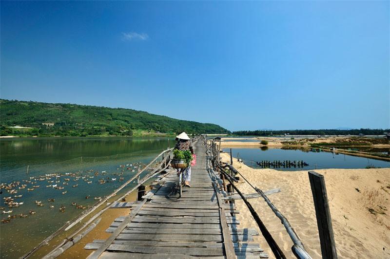 Cầu Ông Cọp, Phú Yên Ảnh: Diem Dang Dung.