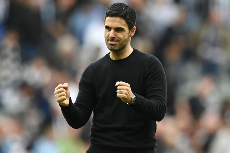 HLV Mikel Arteta.