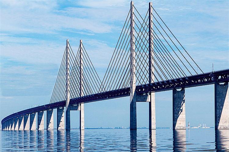 Cầu Oresund, nằm giữa lòng đại dương bao la, tạo nên một khung cảnh tuyệt diệu. Ảnh: Vervemagazine