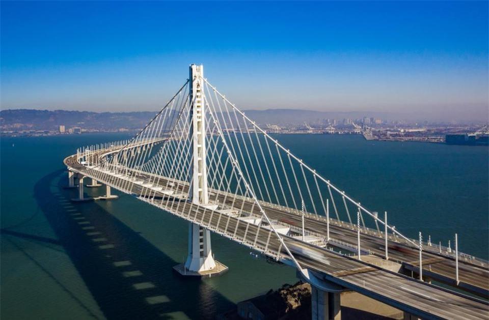 Cầu qua vịnh San Francisco - Oakland, khánh thành năm 1936 và có tổng chiều dài hơn 13,4 km. Ảnh: Businesswire