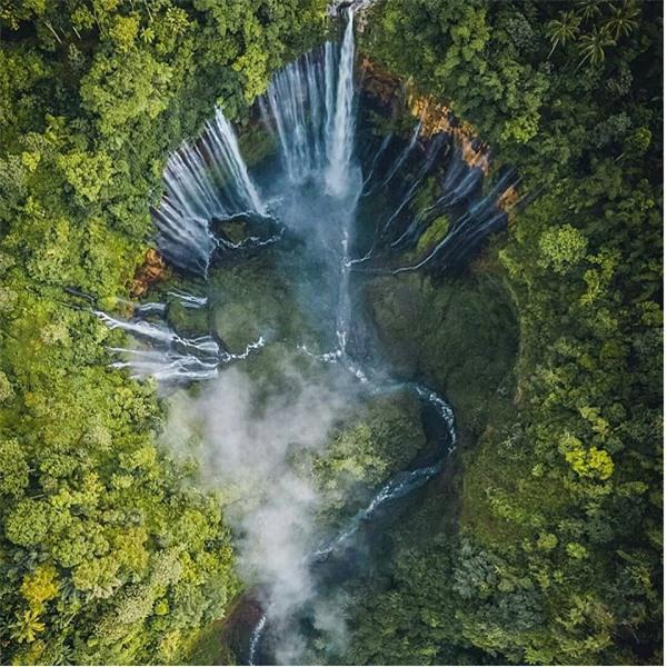 Cảnh đẹp như cổ tích ở thác nước đẹp nhất Indonesia - Ảnh 2