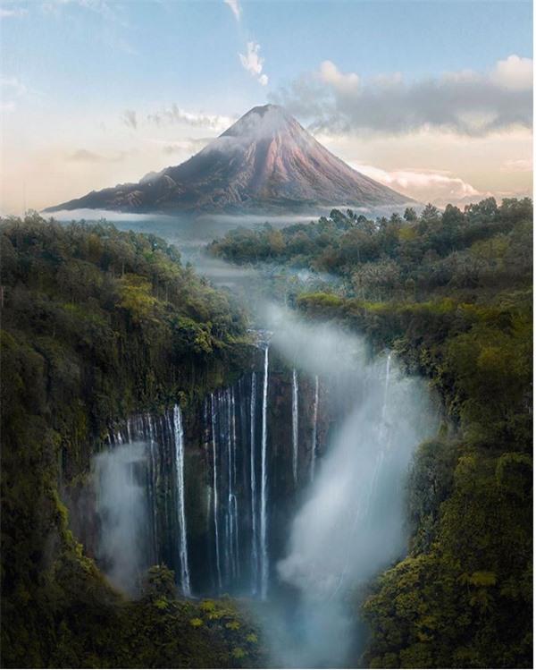 Cảnh đẹp như cổ tích ở thác nước đẹp nhất Indonesia - Ảnh 1