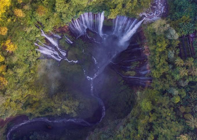 Cảnh đẹp như cổ tích ở thác nước đẹp nhất Indonesia - Ảnh 7