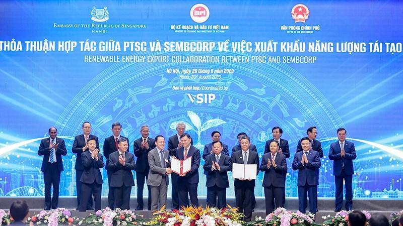 Liên danh PTSC - Sembcorp đón nhận giấy phép khảo sát các dự án năng lượng tái tạo ngoài khơi.