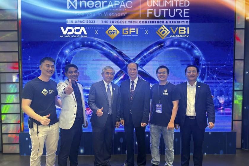 Đại diện đơn vị tổ chức và các đại biểu đến tham dự sự kiện. ảnh 3