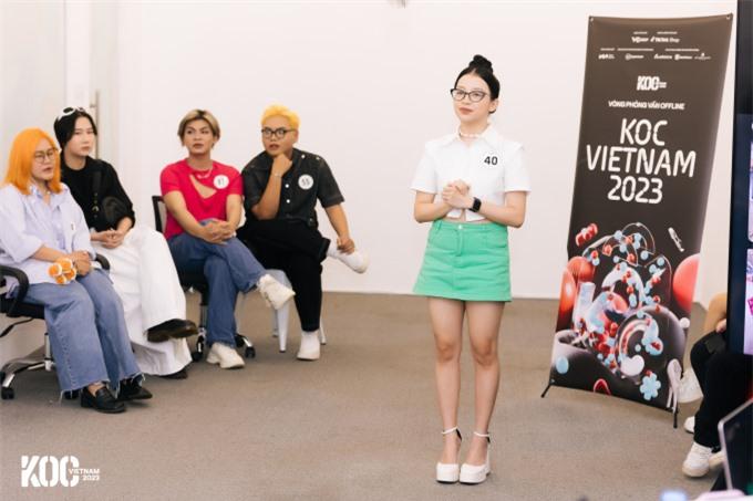 Bạch Ngọc Anh Thư, cô nàng