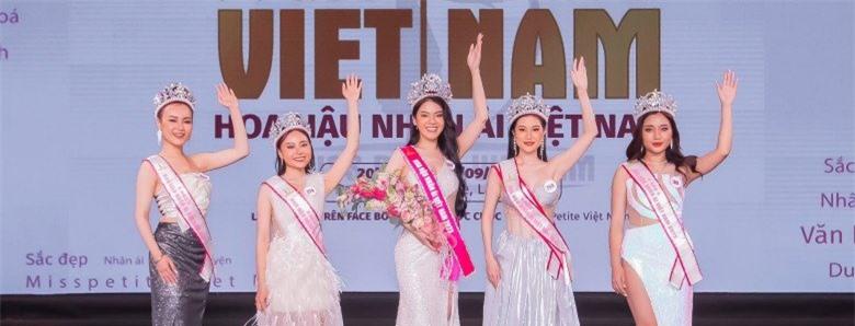 Cuộc thi Hoa hậu có 1-0-2: Dàn "chân dài" đăng quang có chiều cao dưới chuẩn, Á hậu 1 chỉ vỏn vẹn 1m45 - 3