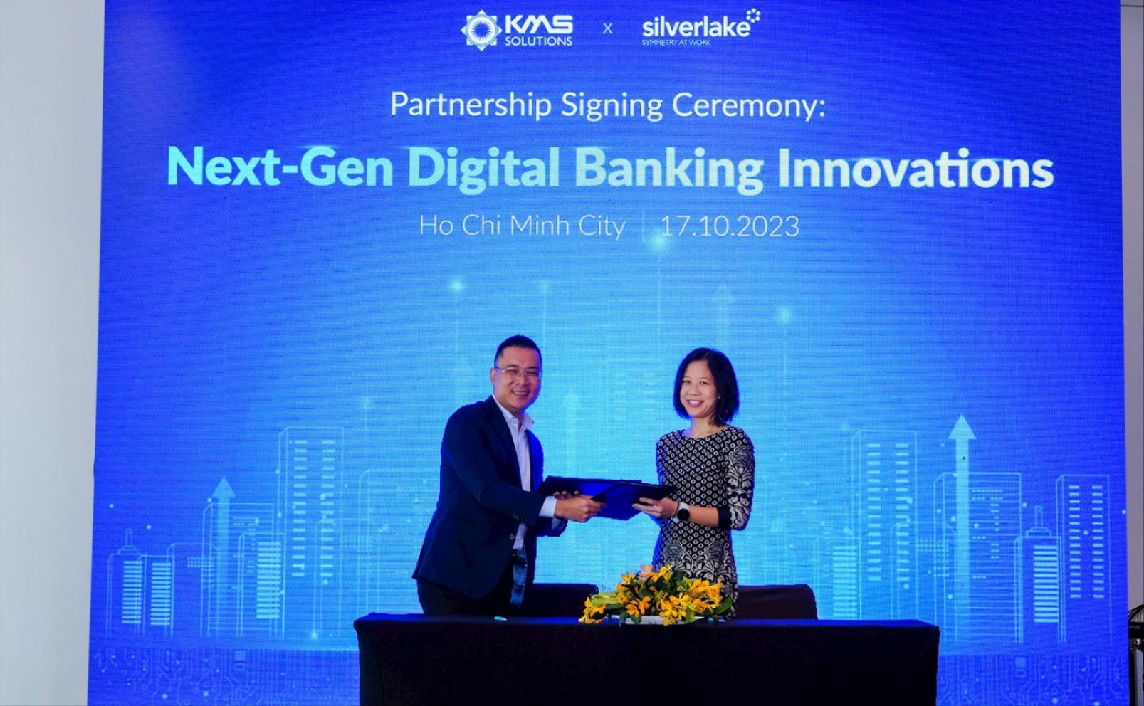 dai-dien-silverlake-axis-va-kms-solutions-ky-ket-quan-he-hop-tac-2-(1).jpg