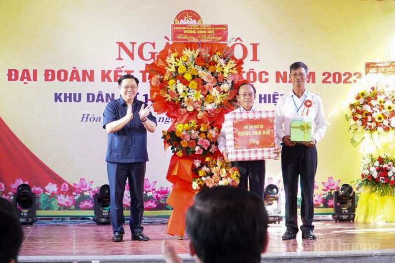 Chủ tịch Quốc hội Vương Đình Huệ dự Ngày hội Đại đoàn kết tại Đà Nẵng
