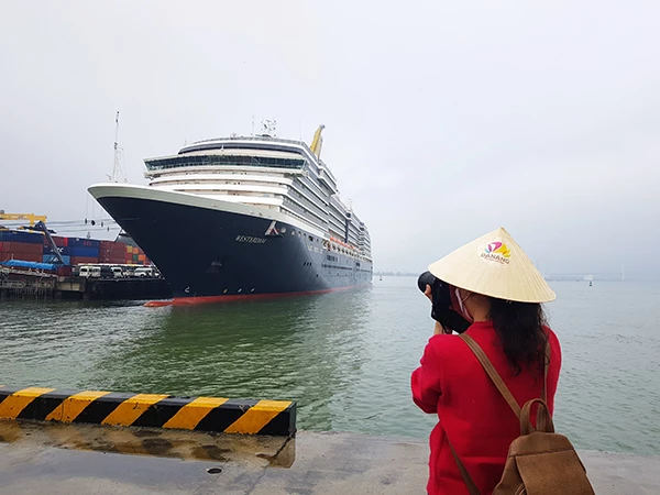 Tàu Westerdam (Hà Lan) cập cảng Tiên Sa (Đà Nẵng) sáng ngày 2/1/2024.