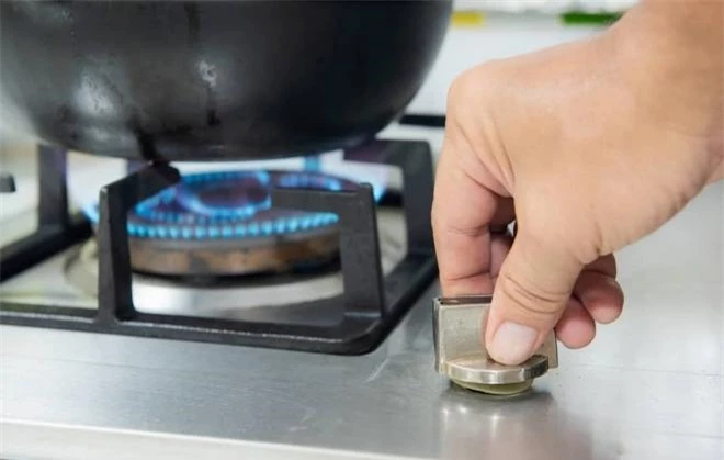 bếp gas đang nấu 1