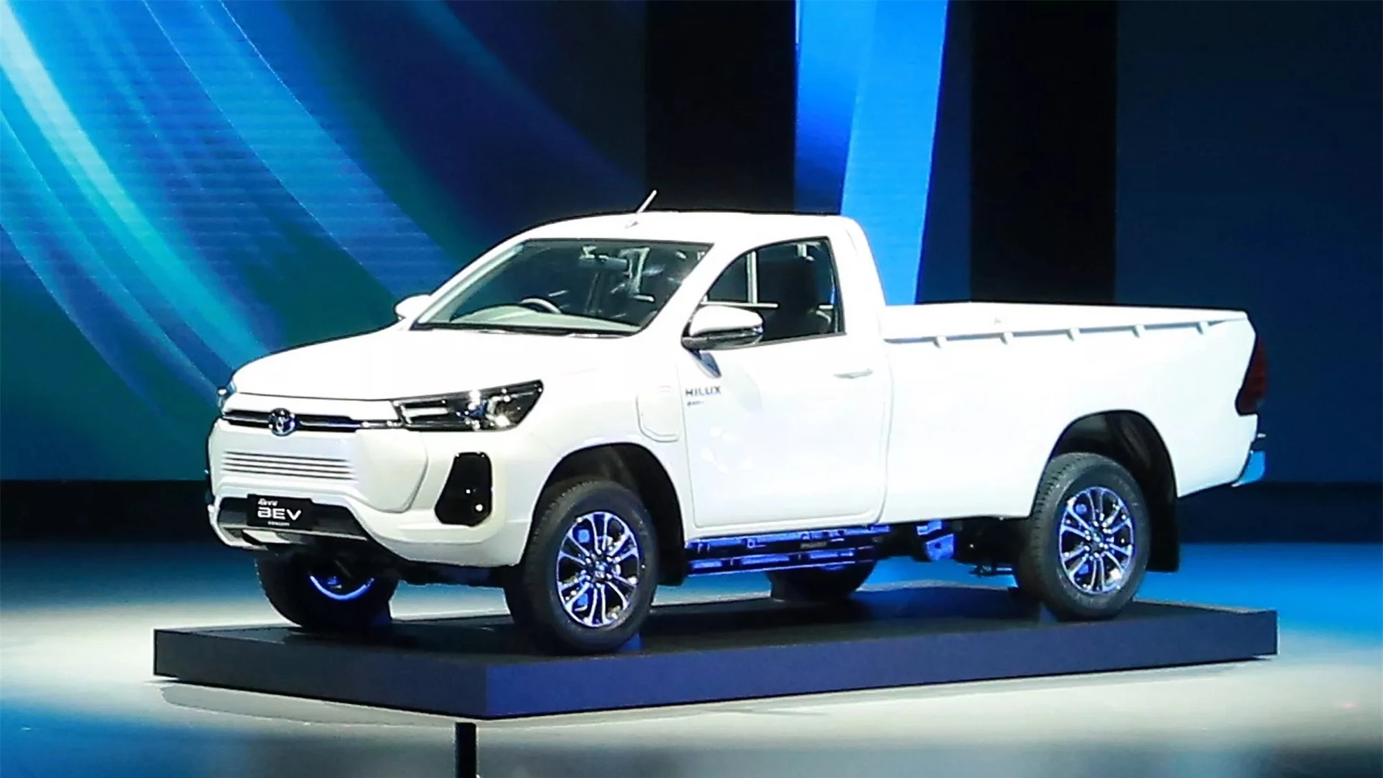 Toyota Hilux sắp có phiên bản thuần điện- Ảnh 1.