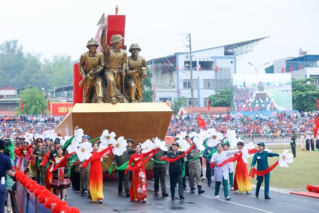 Kề vai, sát cánh lập nên những kỳ tích